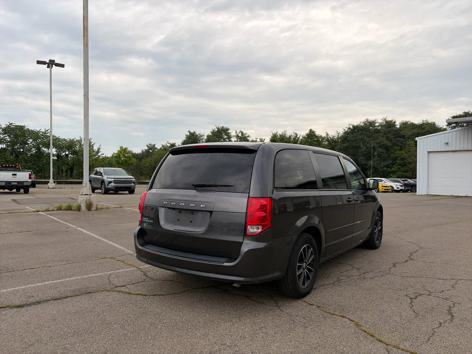 Used 2017 Granite Pearlcoat Dodge SE Plus image 2