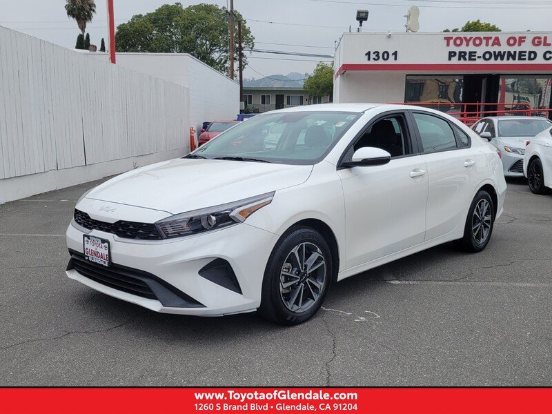 2024 Kia Forte LXS AT's photo