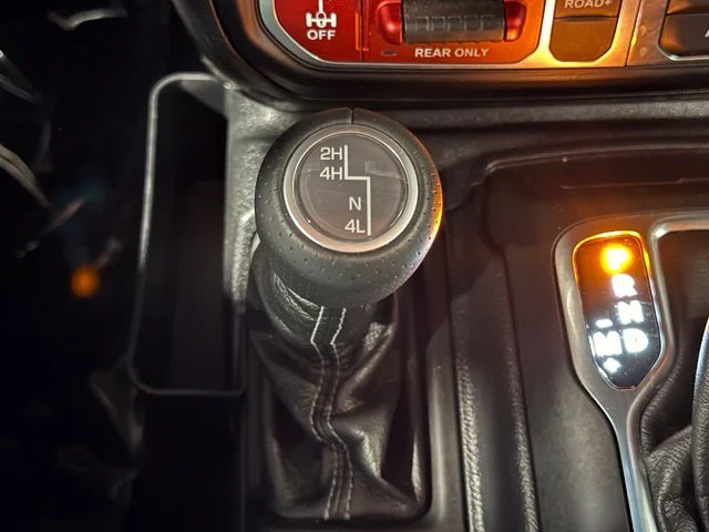Used 2025  Jeep Mojave image 30