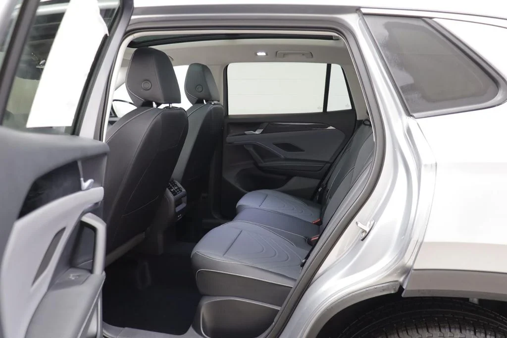 2026 Volkswagen Tiguan SE - Photo 14