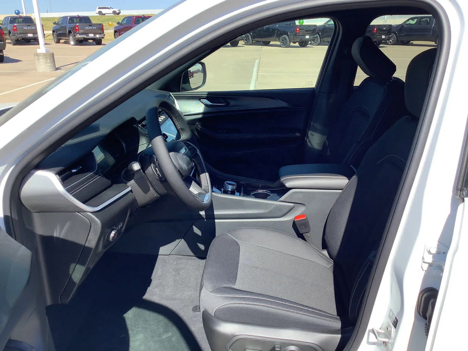 2025 Jeep Grand Cherokee Laredo - Photo 11