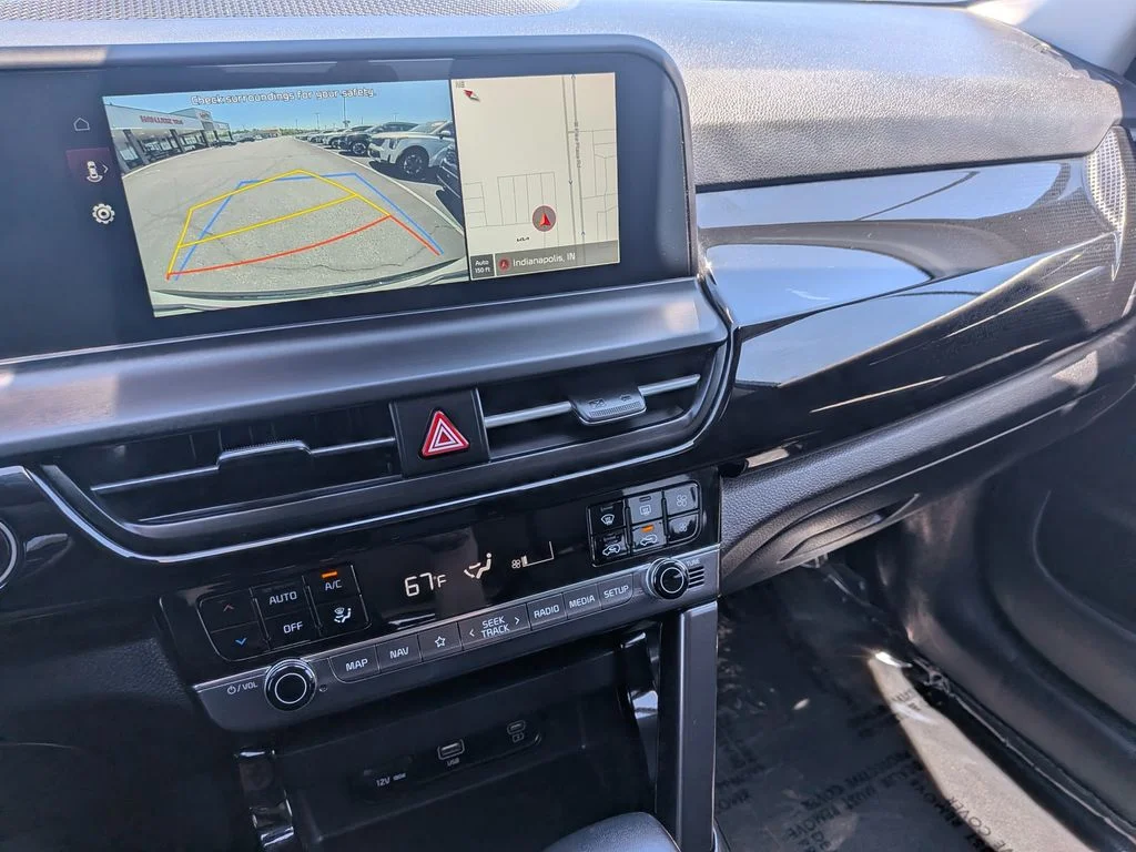 Used 2025 Snow White Pearl Kia S image 17