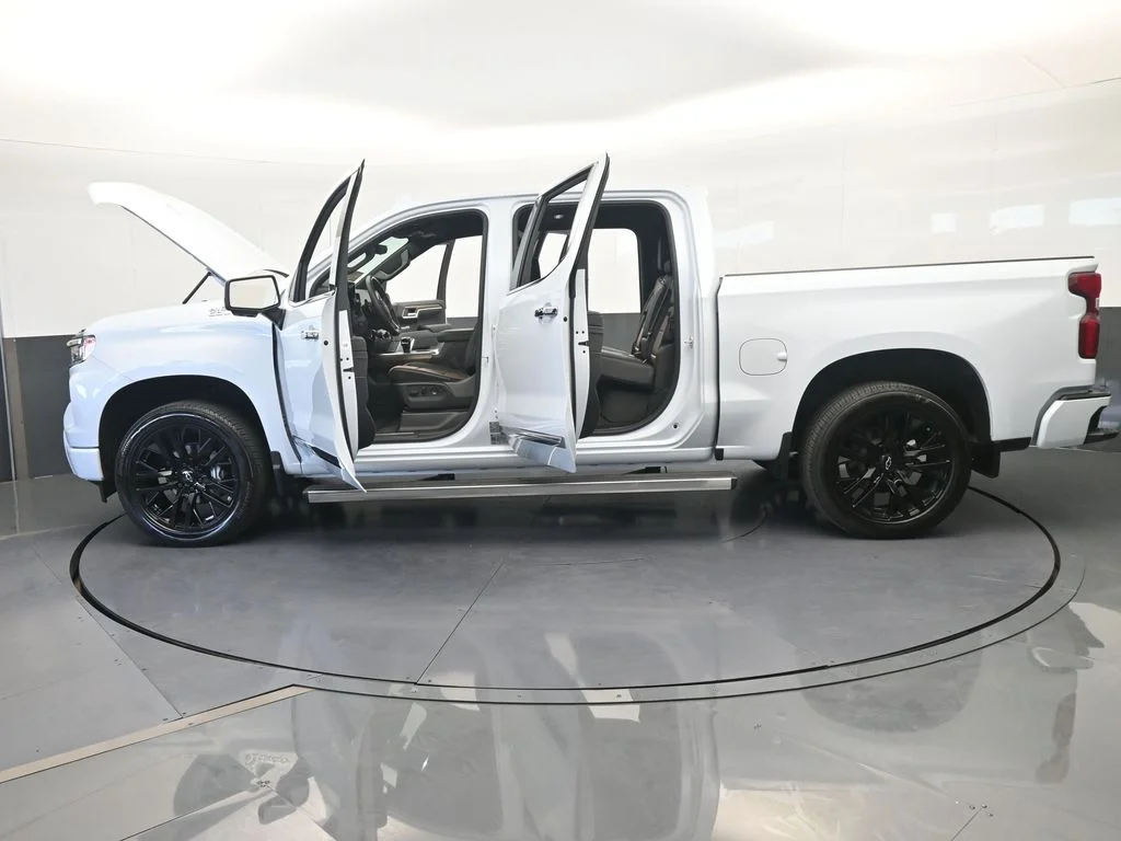 Used 2026 Summit White Chevrolet High Country image 89