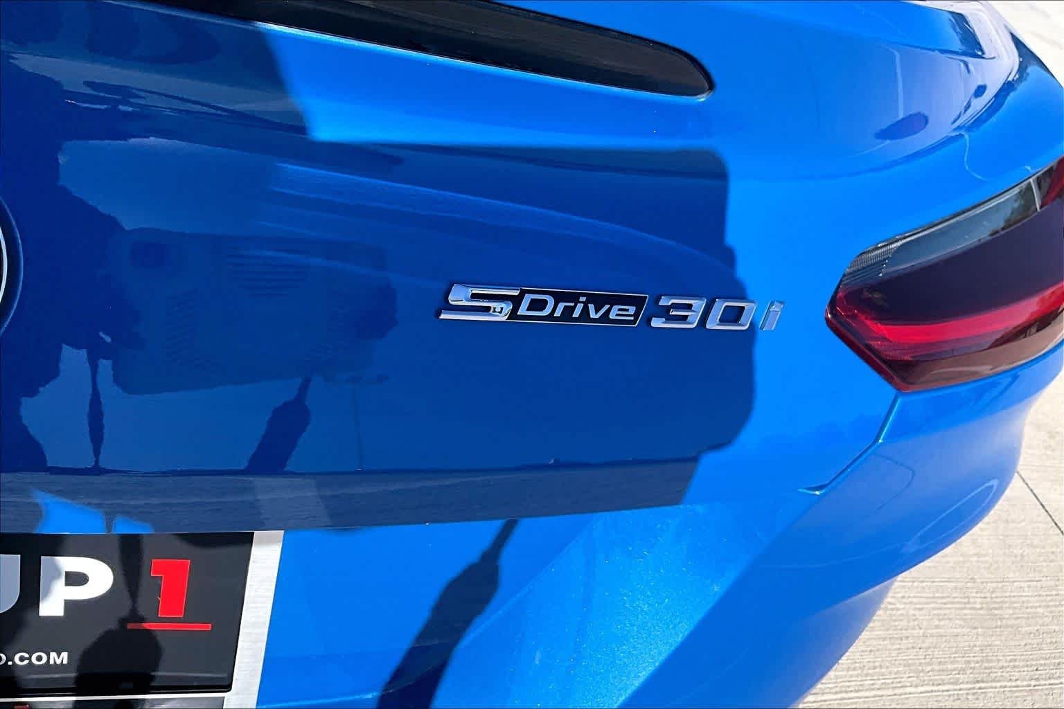 Used 2022 Misano Blue Metallic BMW sDrive30i image 8