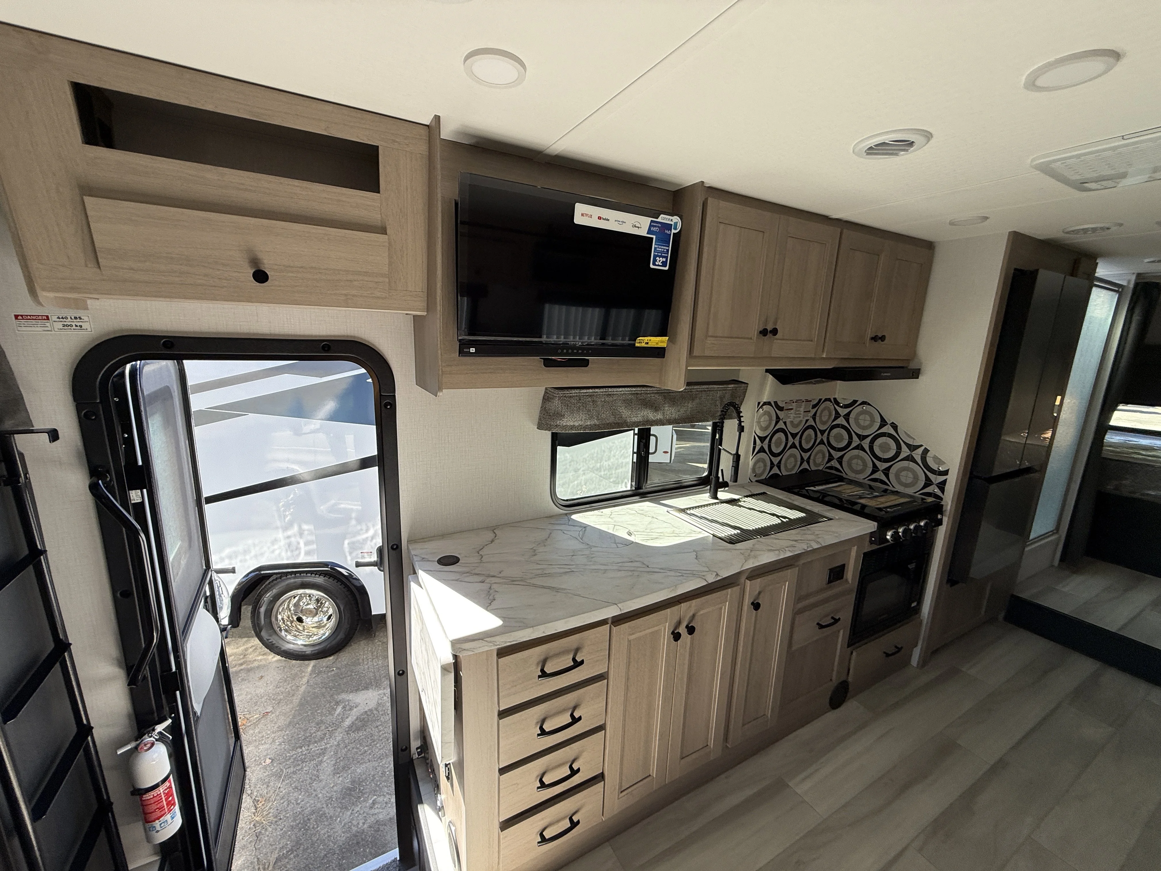 2026 Ford E-Series Cutaway Base - Photo 33
