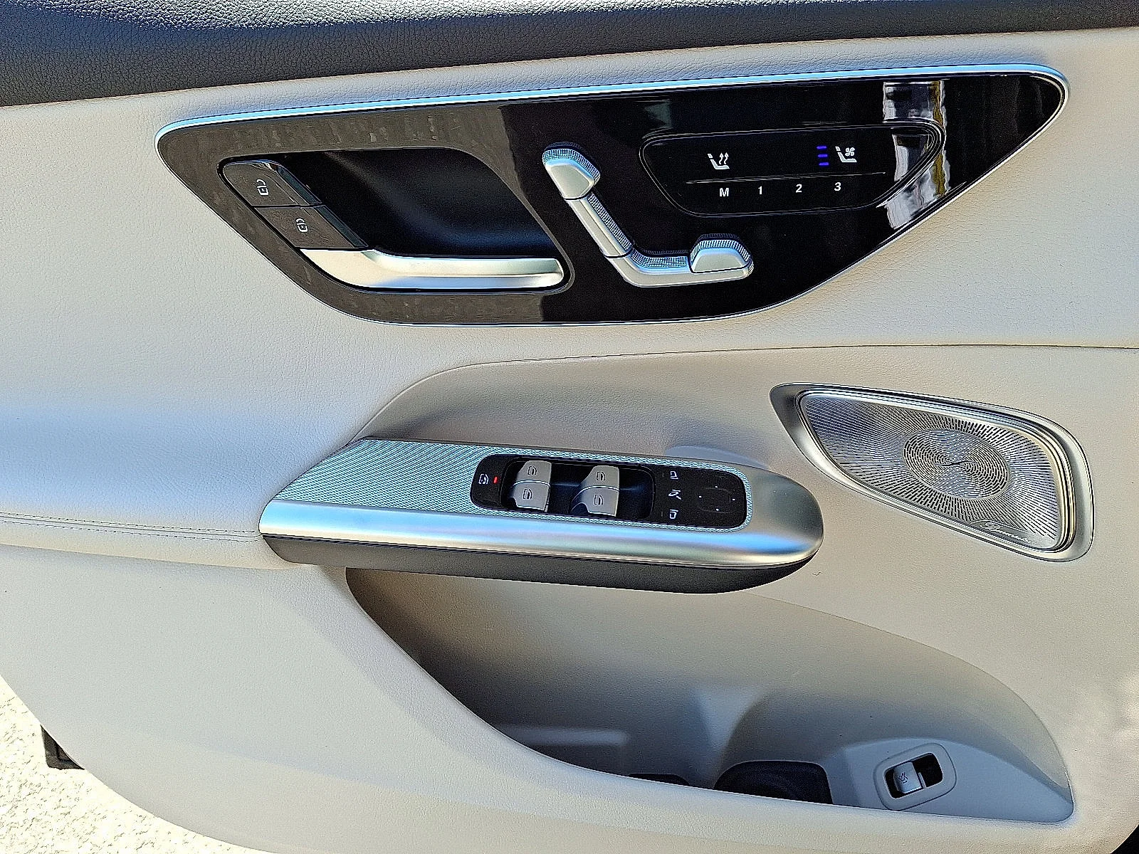 Used 2026 Black Mercedes-Benz GLC 300 image 7