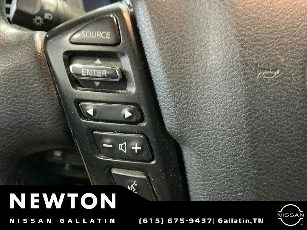 Used 2022 White Nissan S image 23