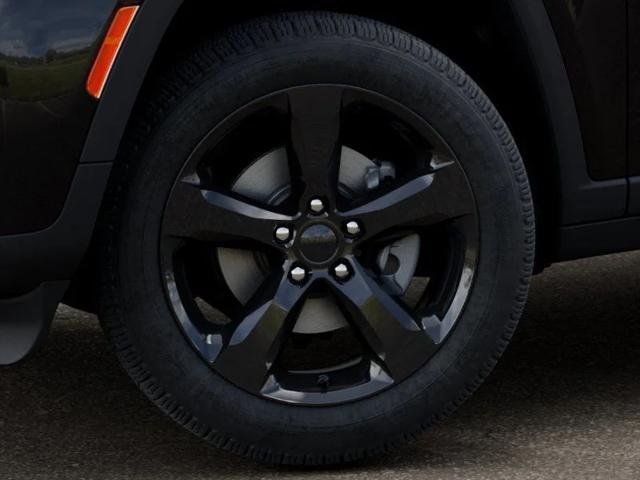 New 2026 Diamond Black Crystal Pearl-Coat Exterior Paint Jeep Limited image 8