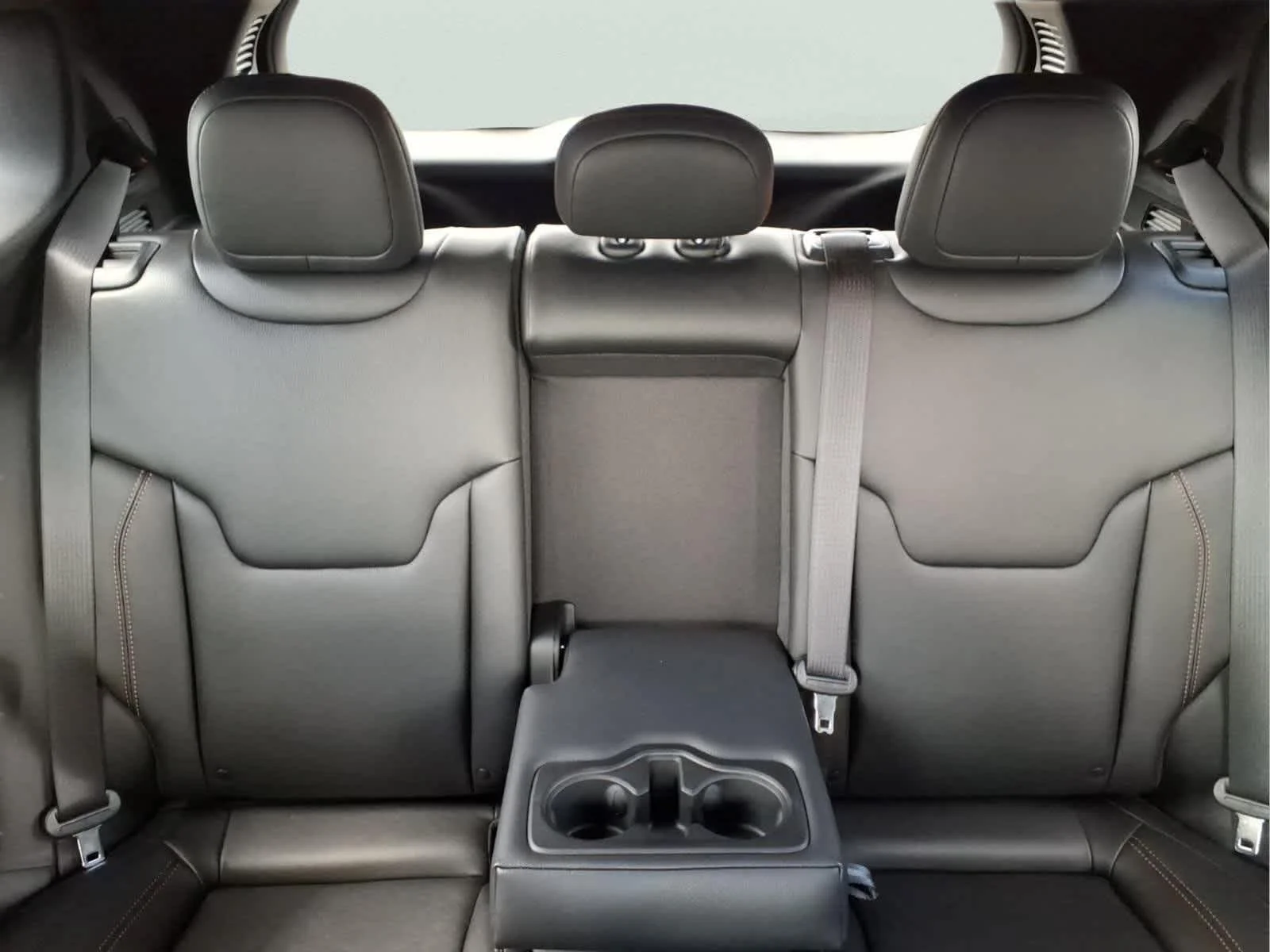 Used 2024 Sting-Gray Clearcoat Jeep Limited image 18