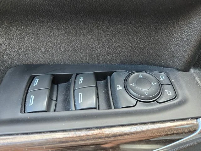 Used 2021 White Chevrolet RST image 38