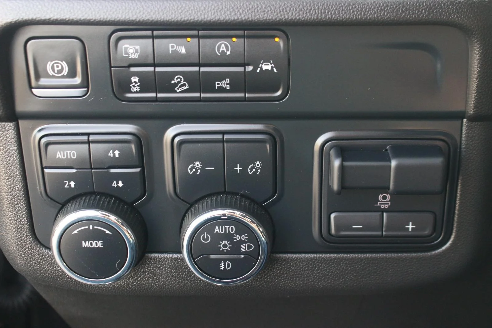 Used 2025 Black Chevrolet High Country image 32