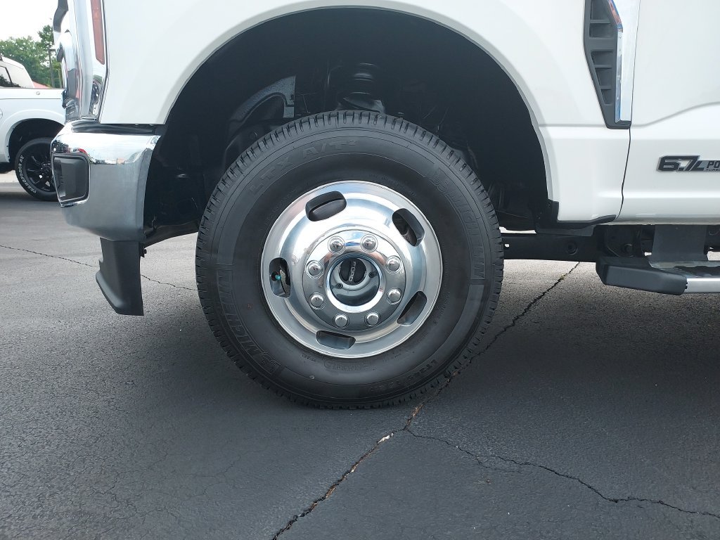 Used 2025 White Ford Lariat image 10