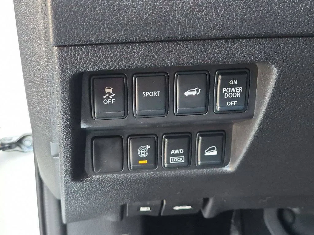 Used 2014 White Nissan SV image 12
