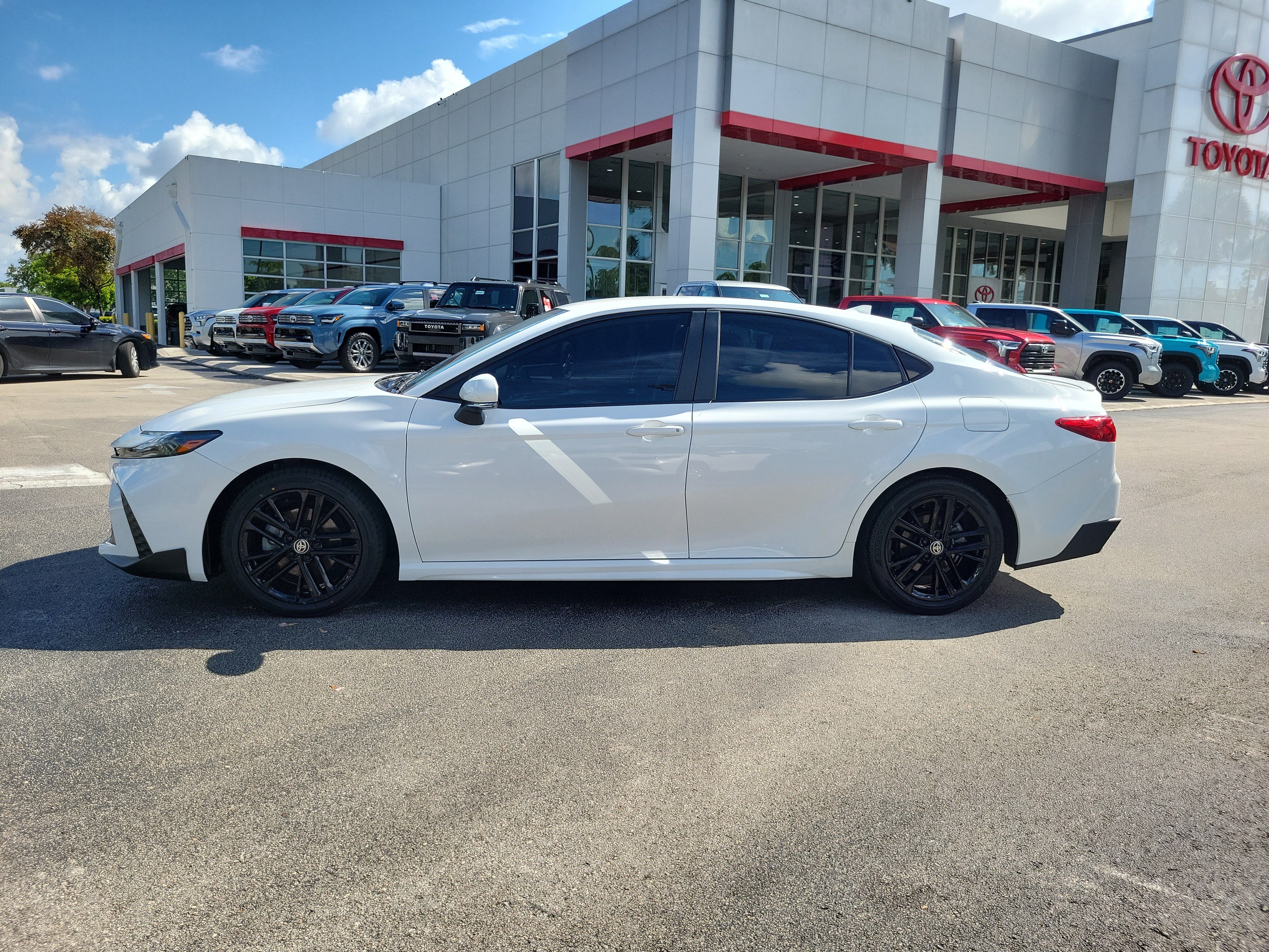 Used 2025 Ice Toyota SE image 8
