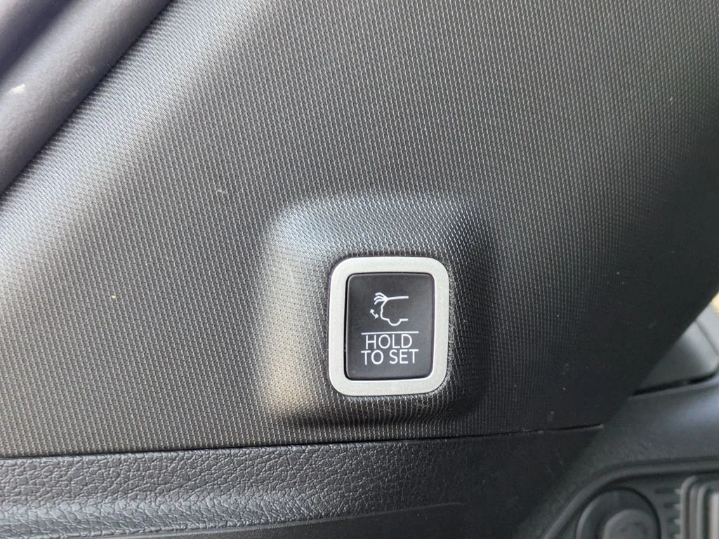 Used 2022 White Jeep Overland 4xe image 14