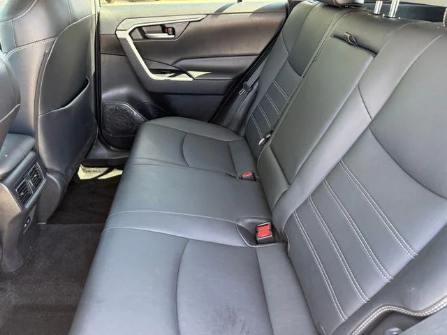 Certified Used 2022 SILVER SKY METALLIC Toyota XLE Premium image 30