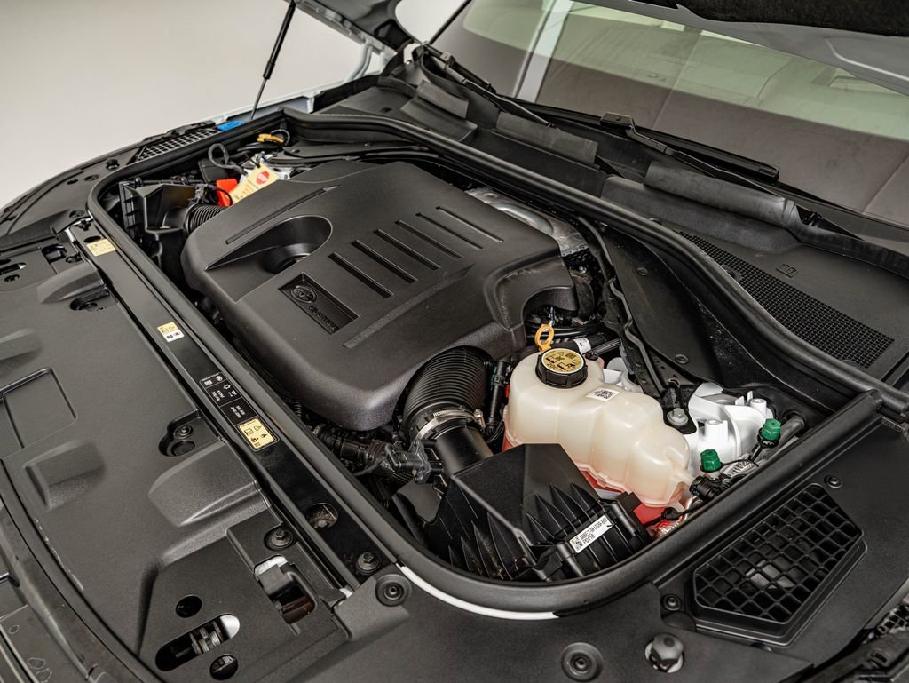 Used 2025 Fuji White Land Rover Autobiography image 47