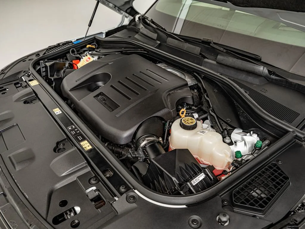 Used 2025 Fuji White Land Rover Autobiography image 47