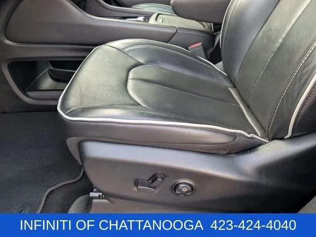 Used 2025 Black Chrysler Limited image 22