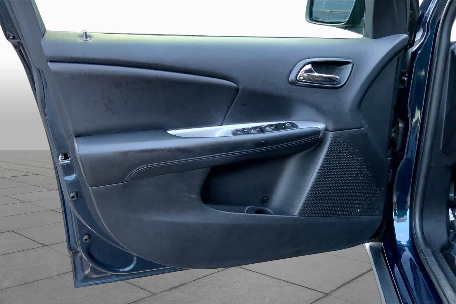 Used 2014 Fathom Blue Pearlcoat Dodge SXT image 19