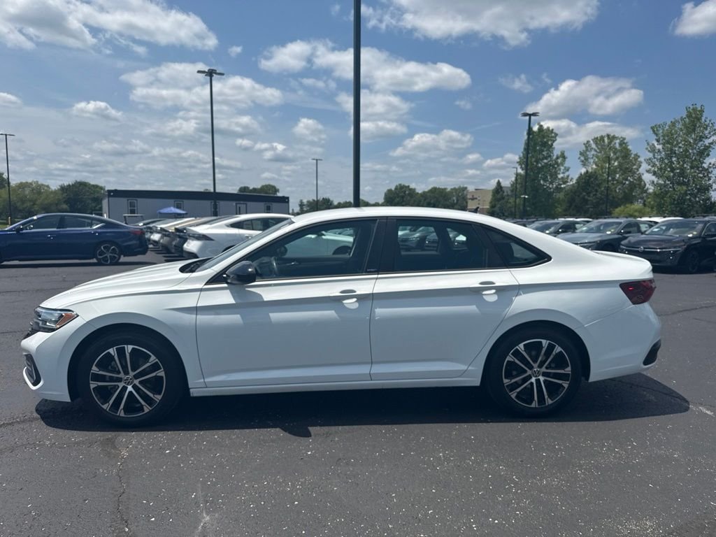 Used 2023 White Volkswagen 1.5T Sport image 6