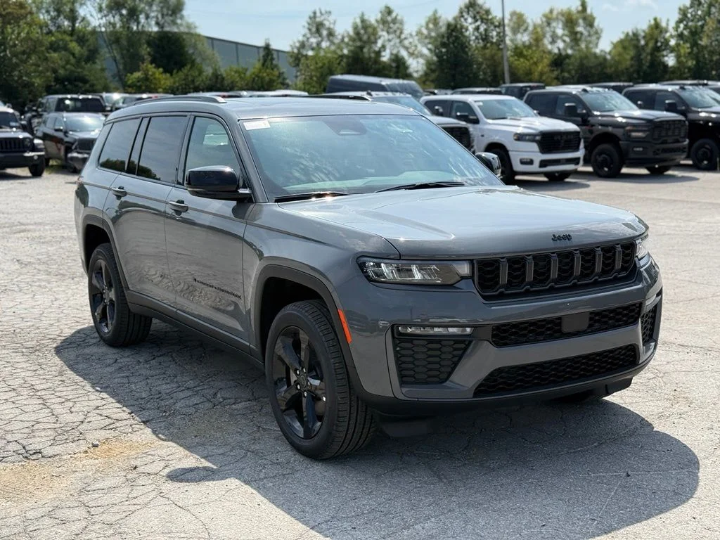 New 2027 Sting-Gray Clearcoat Jeep Limited image 4