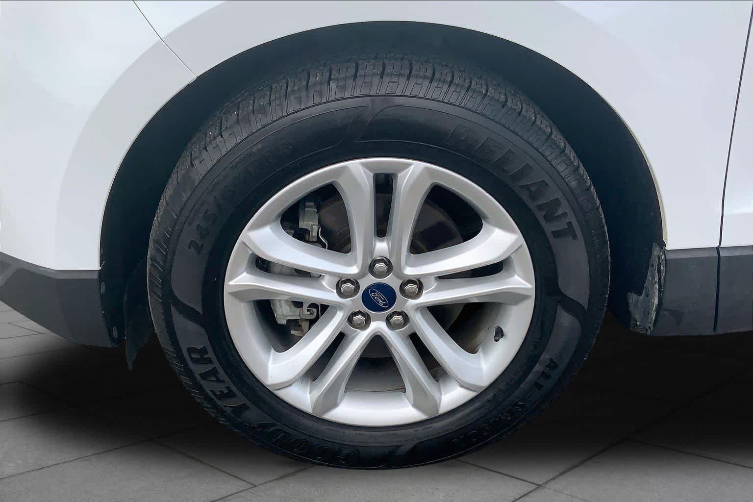Used 2019 Oxford White Ford SEL image 11