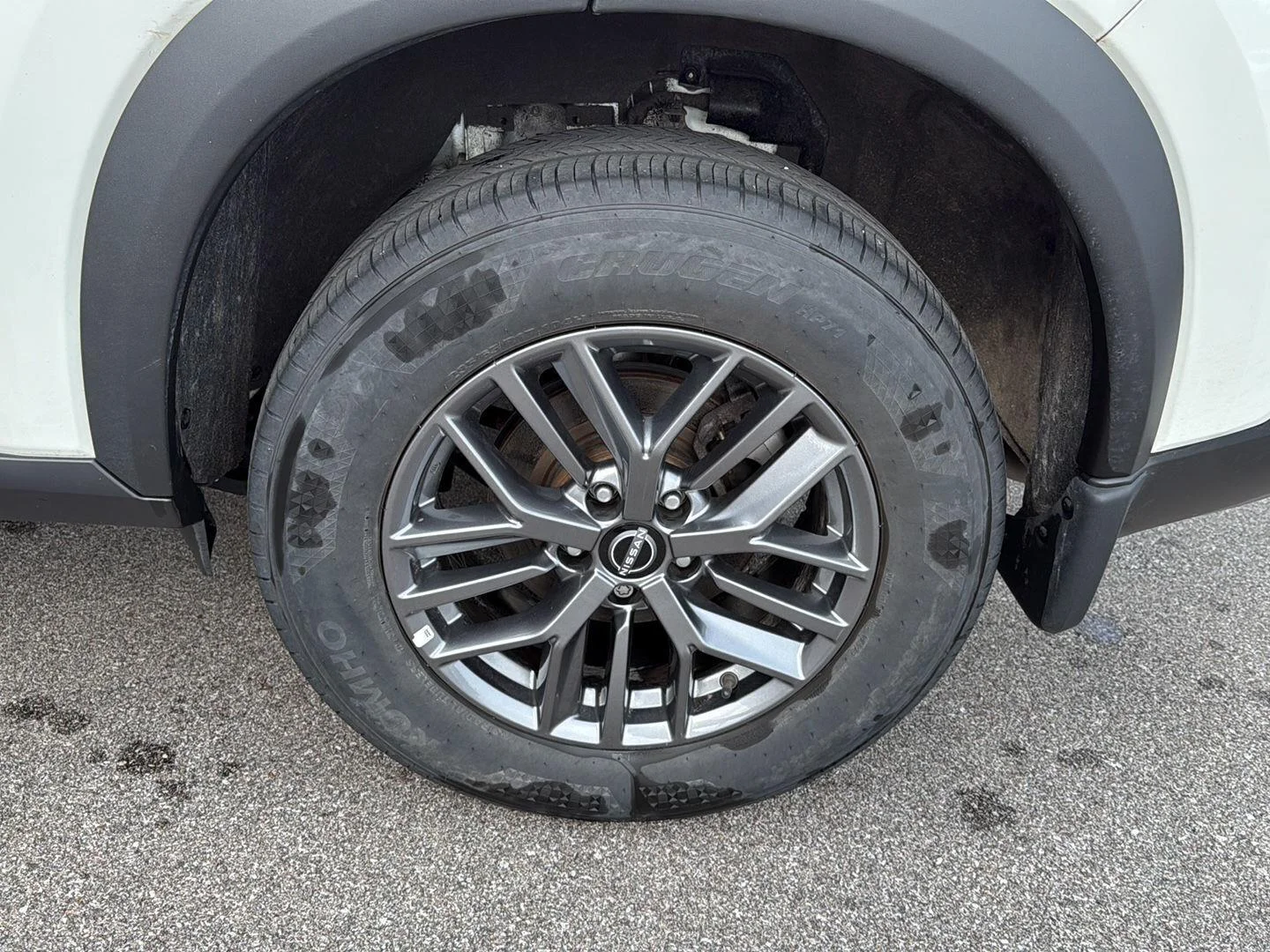Used 2023  Nissan S image 16