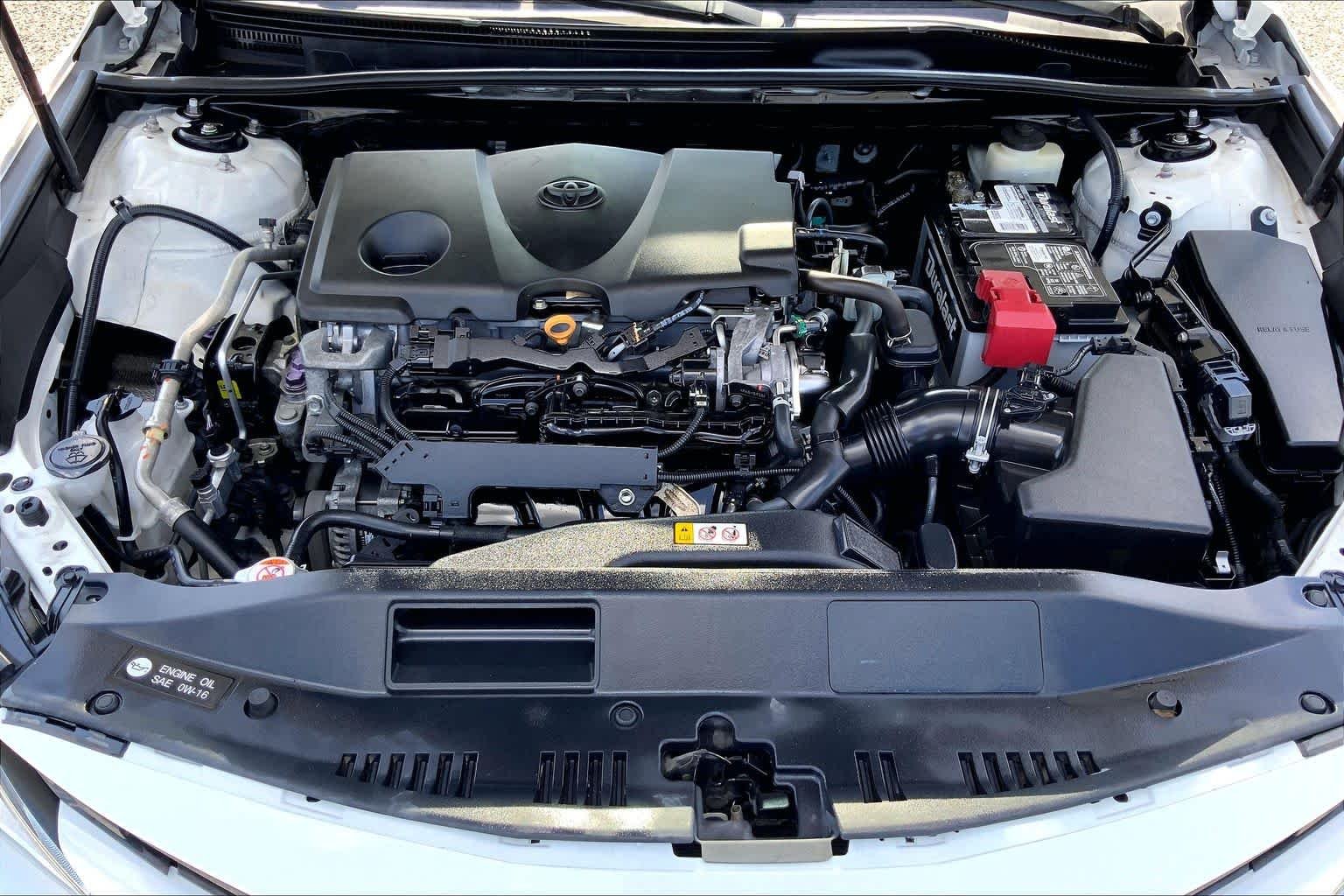 Used 2018 Super White Toyota LE image 31