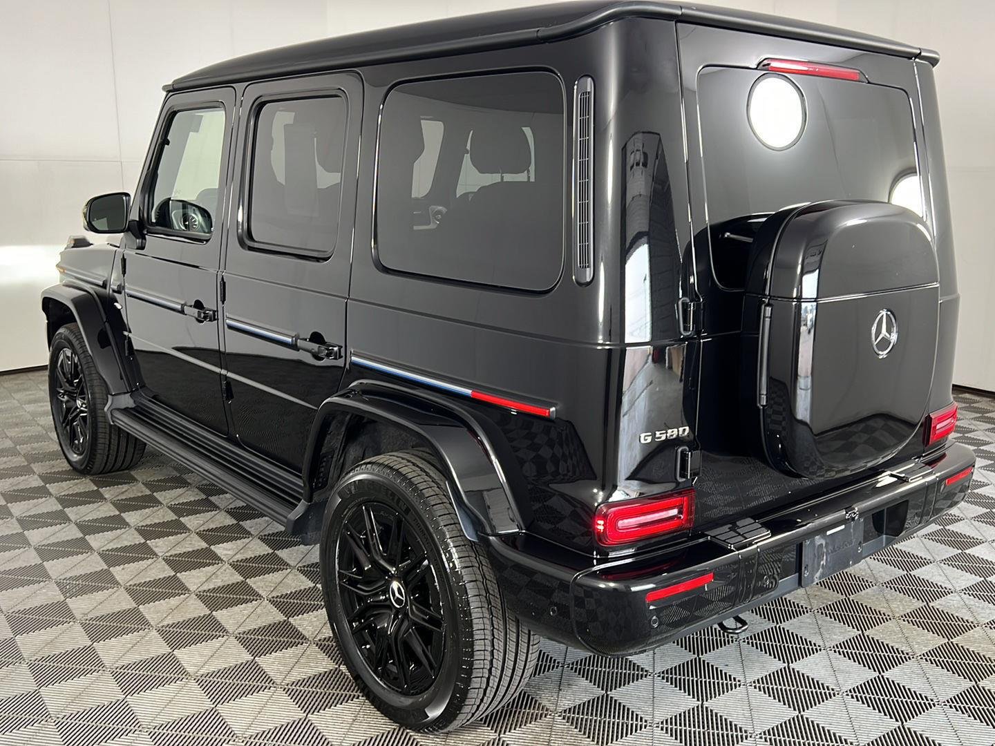 Certified Used 2025 Obsidian Black Metallic Mercedes-Benz G 580e image 18