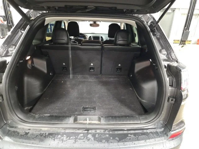 Used 2020 Gray Jeep Latitude Plus image 12