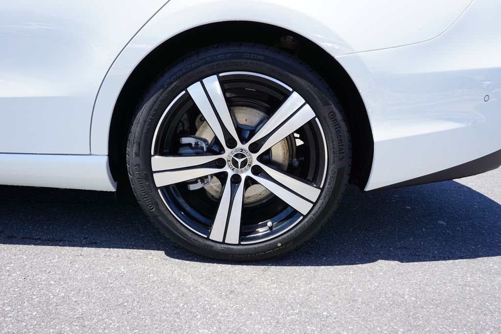 2025 Mercedes-Benz C-Class Sedan C 300 - Photo 16