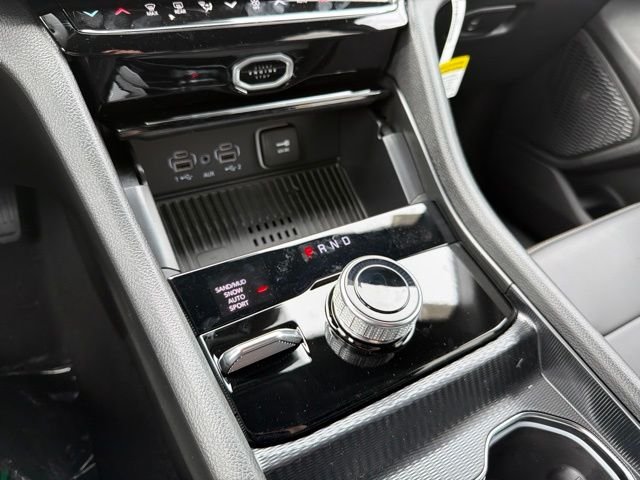 New 2026 Bright White Clear-Coat Exterior Paint Jeep  image 19