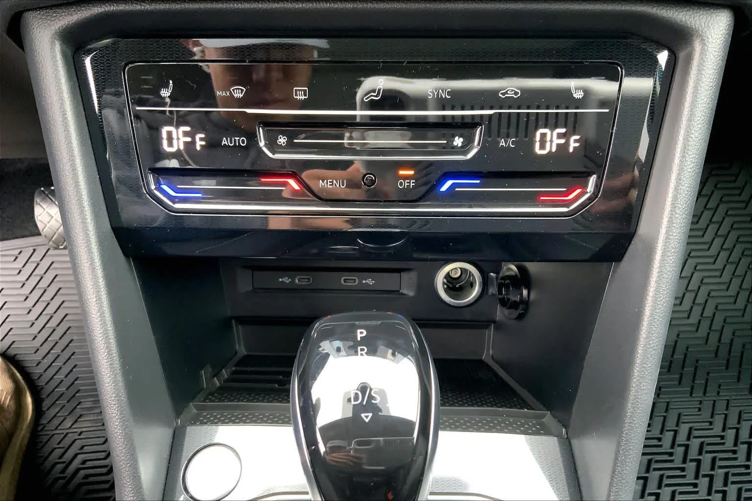 New 2026 Cornflower Blue w/Deep Black Roof Volkswagen SE Black image 19