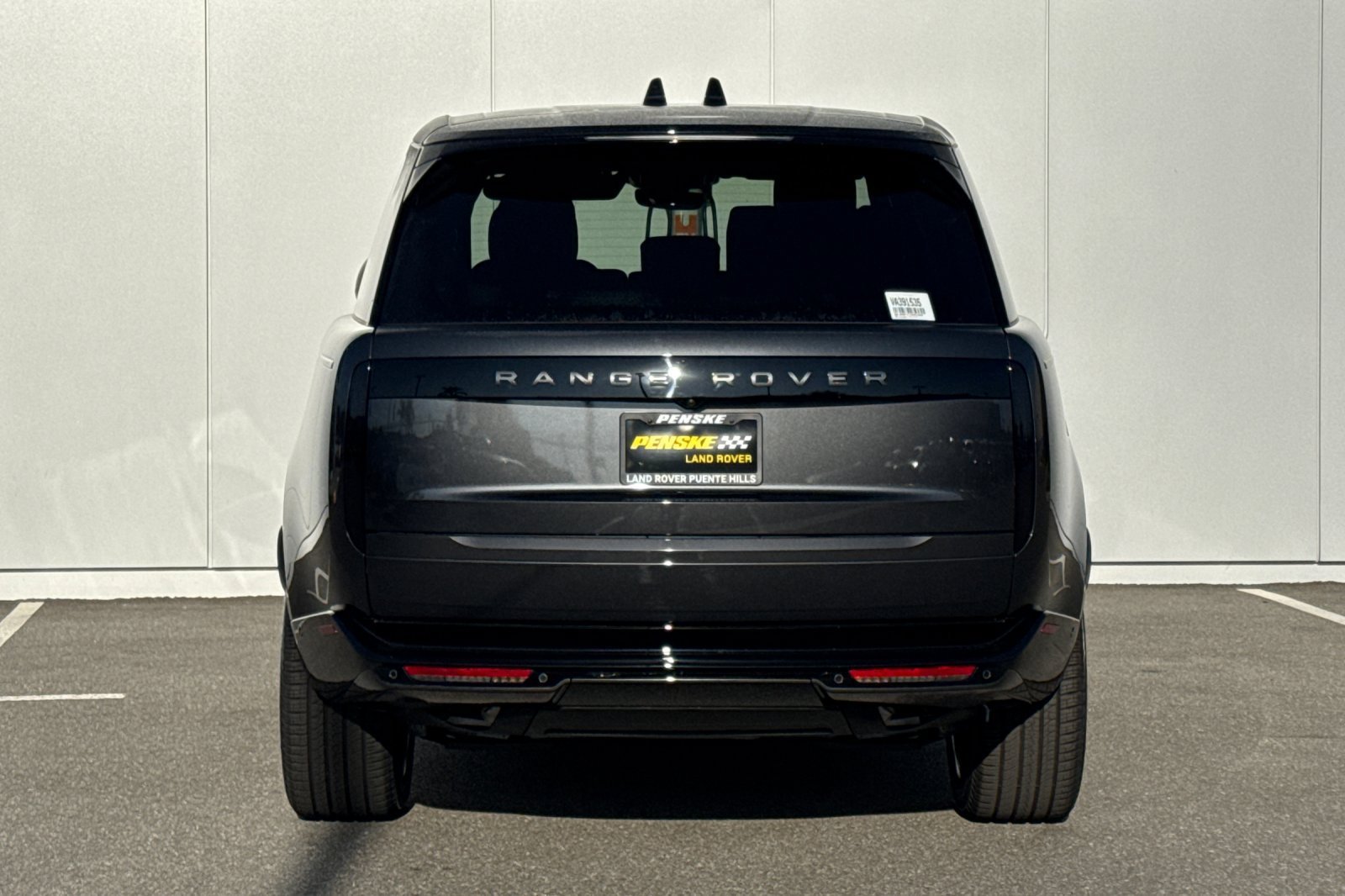New 2027 Carpathian Grey Land Rover SE image 4