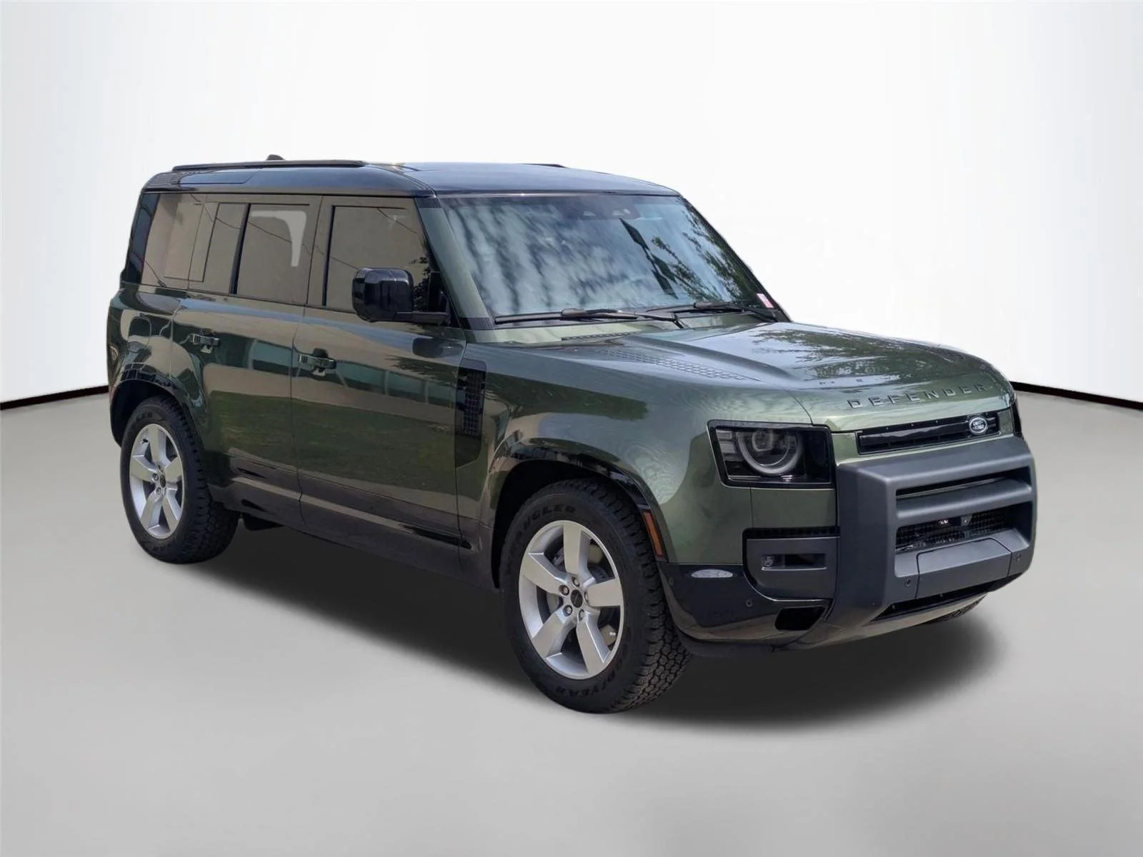 Used 2026 Woolstone Green Metallic Land Rover X-Dynamic SE image 3