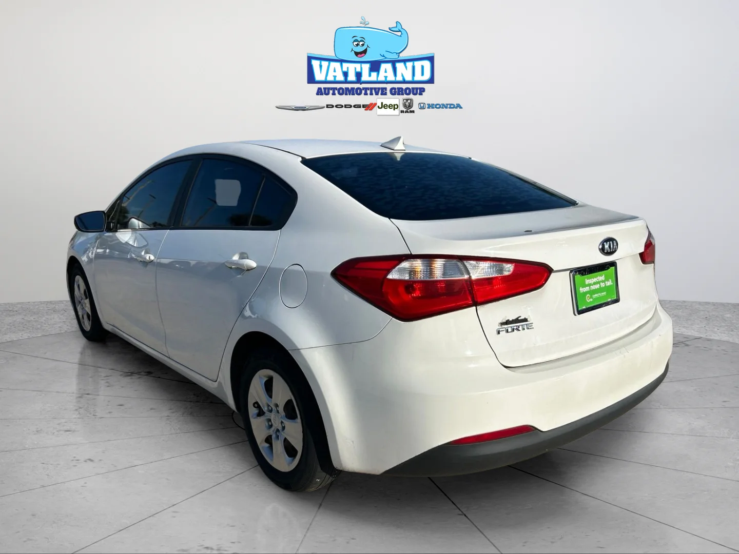 Used 2016 Clear White Kia LX image 3