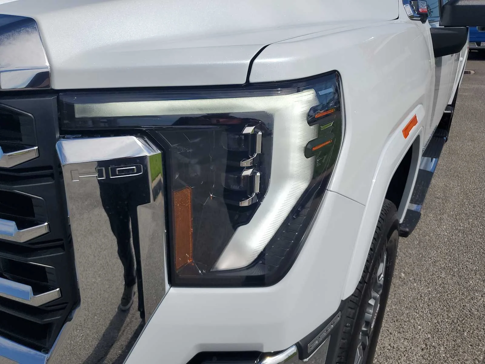 New 2026 Glacier White Tricoat GMC SLT image 11