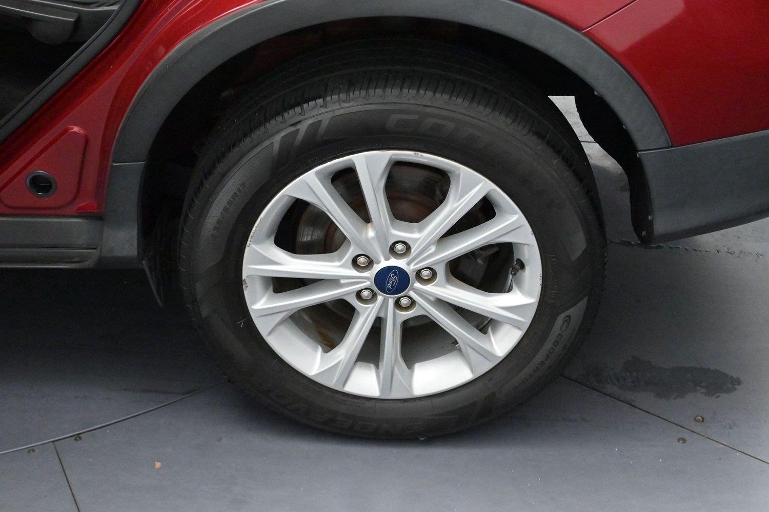 Used 2018 Ruby Red Metallic Tinted Clearcoat Ford SE image 27