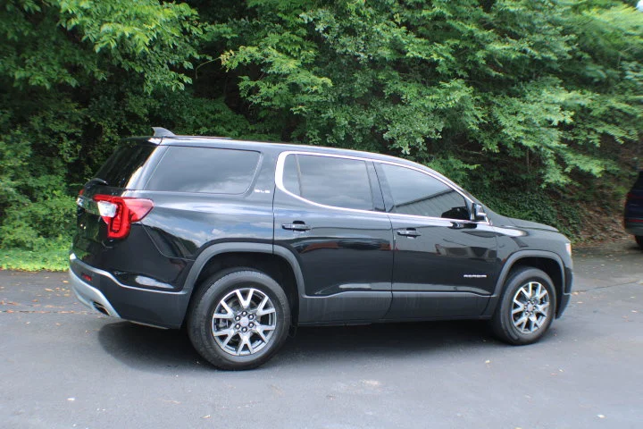 Certified Used 2022 Ebony Twilight Metallic GMC SLE image 2
