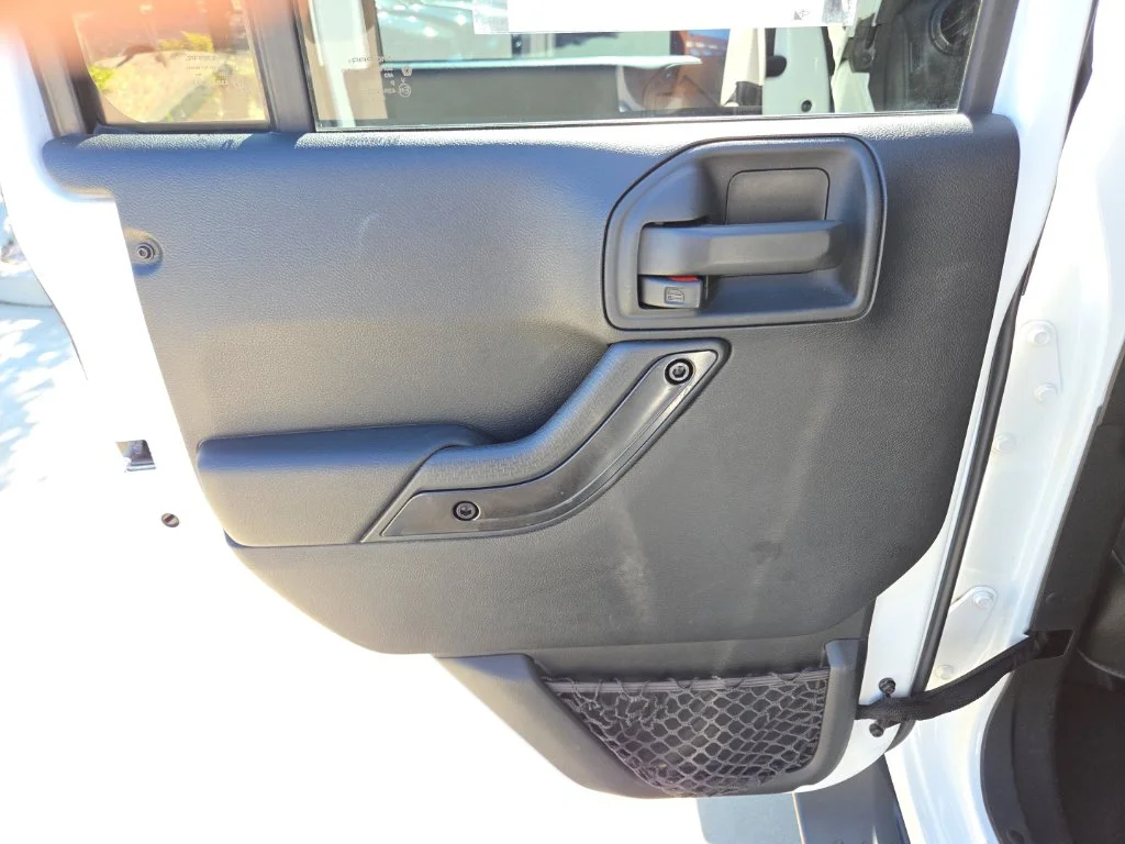 Used 2017 White Jeep Unlimited Sahara image 12