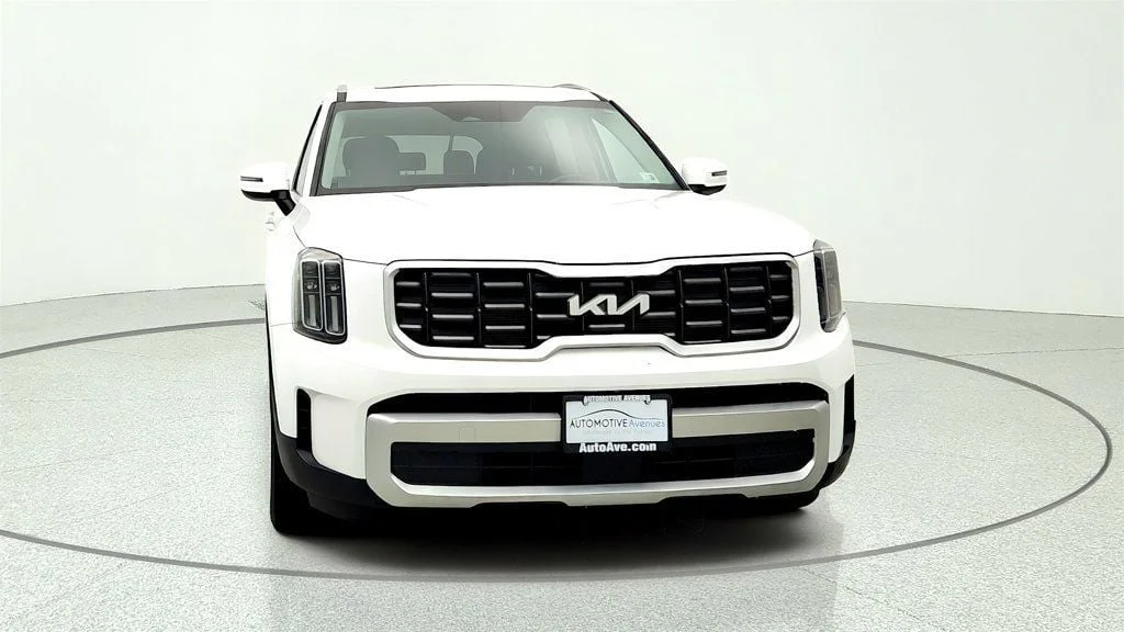 Used 2024 Glacial White Pearl Kia S AWD w/ Sunroof Package image 2