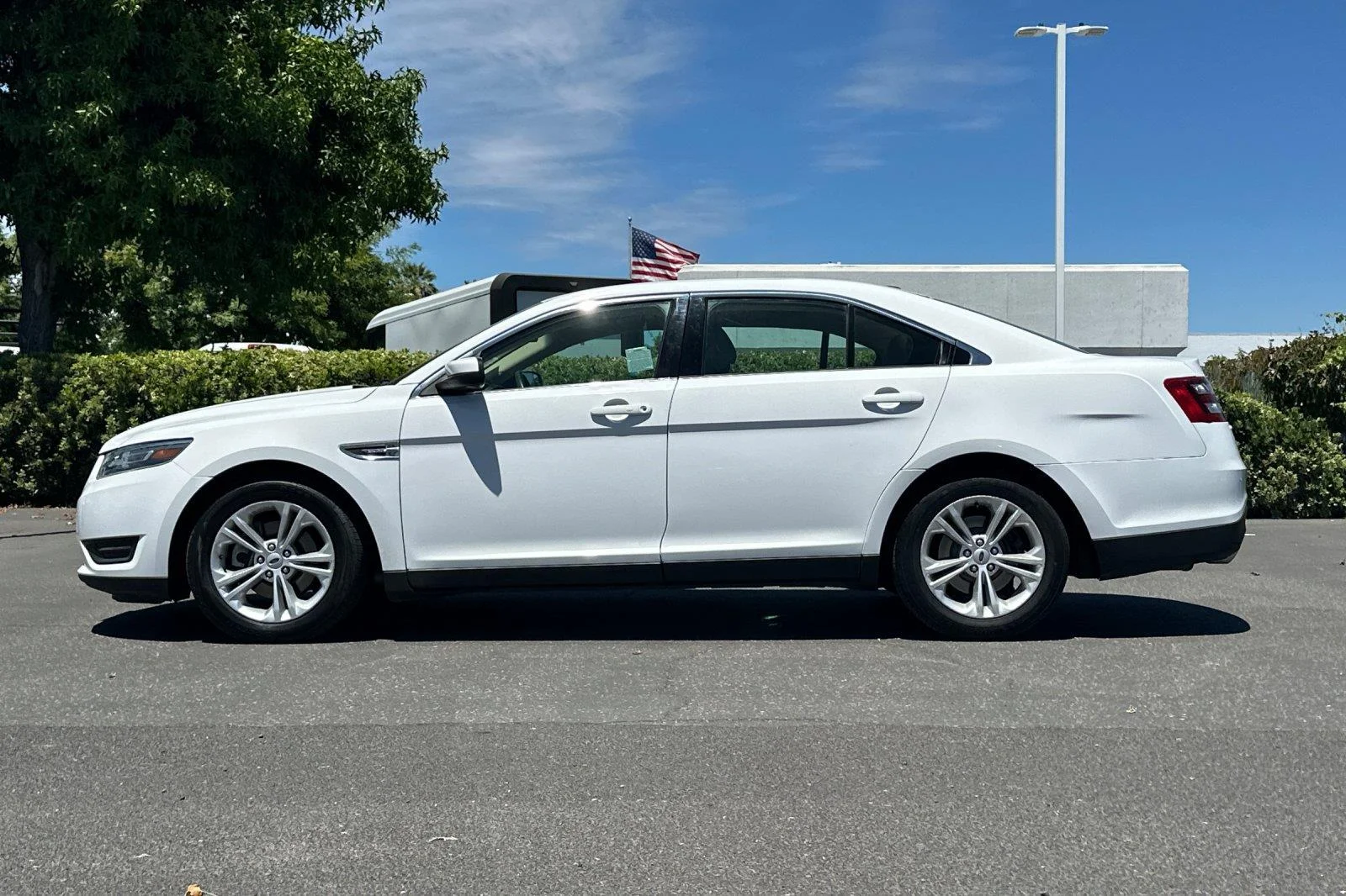 Used 2017 Oxford White Ford SEL image 7