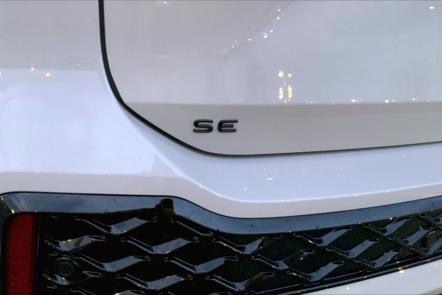 Used 2026 Sandstone Volkswagen SE R-Line Black image 9
