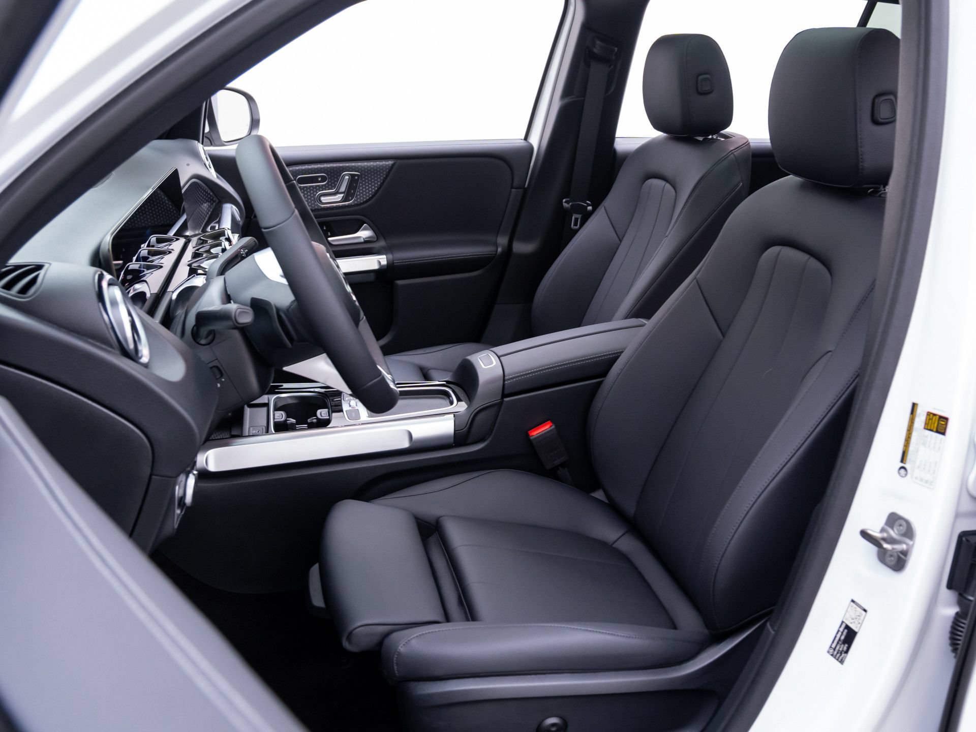 New 2026 Polar White Mercedes-Benz GLB 250 image 52