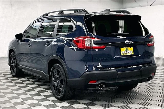 Used 2025 Cosmic Blue Pearl Subaru Onyx Edition image 2