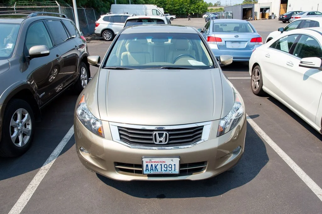 Used 2009 Bold Beige Metallic Honda EX-L image 2