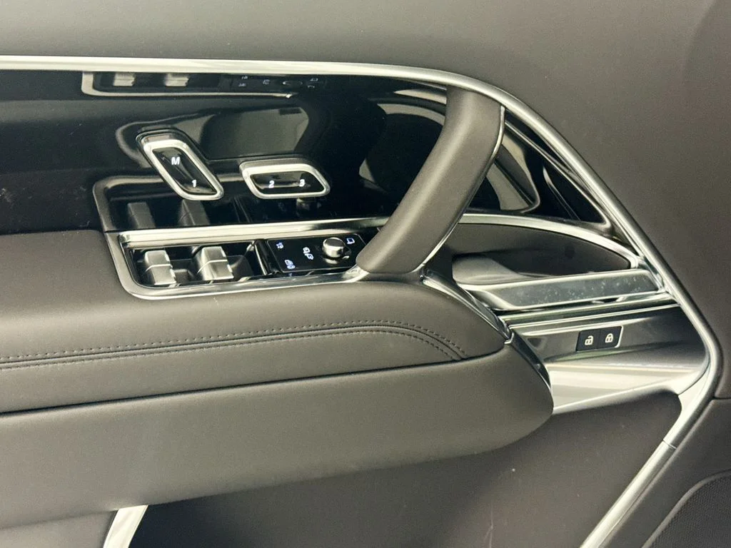 New 2026 Fuji White Land Rover SE image 17
