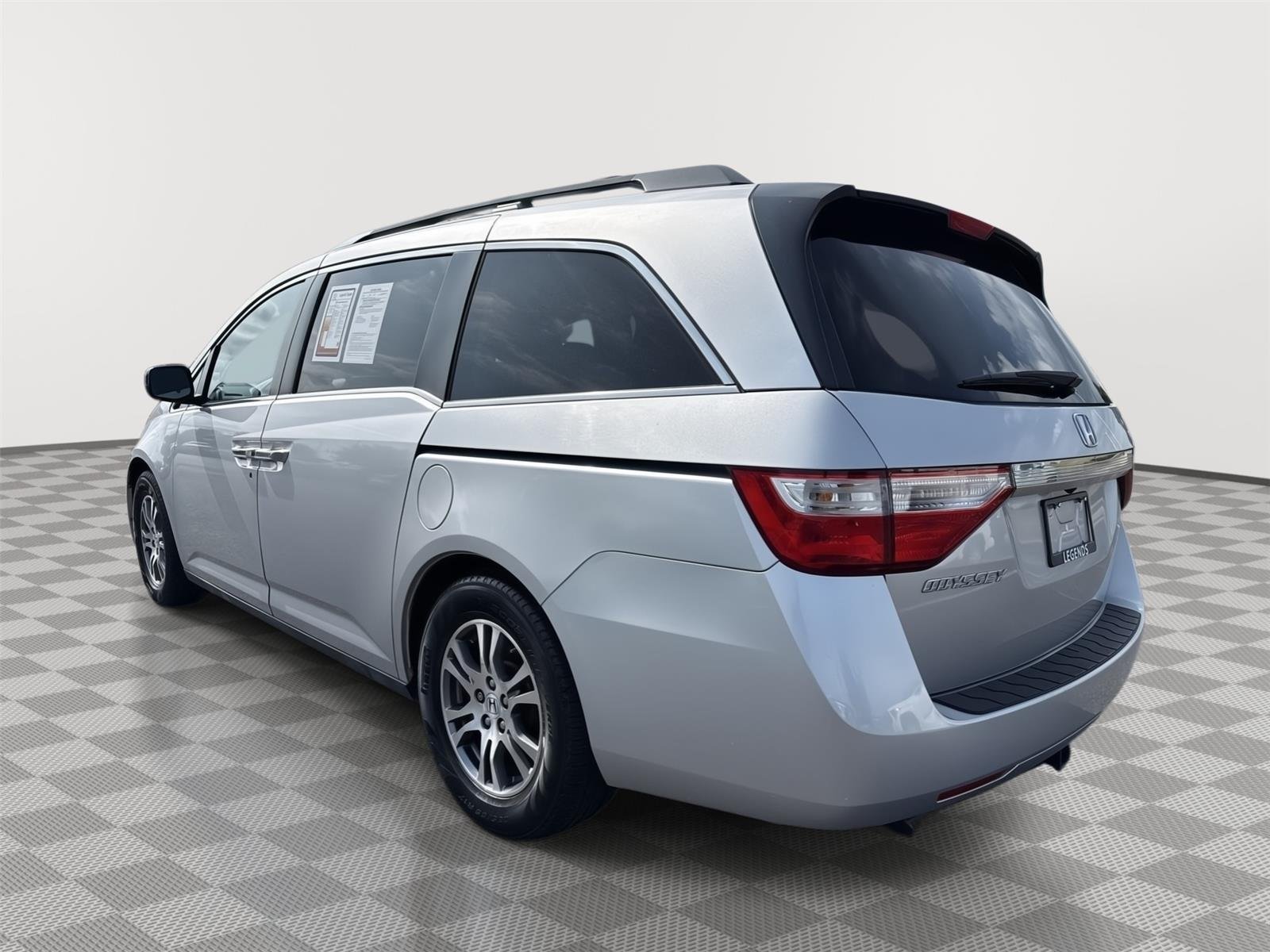 Used 2013 Alabaster Silver Metallic Honda EX-L image 4