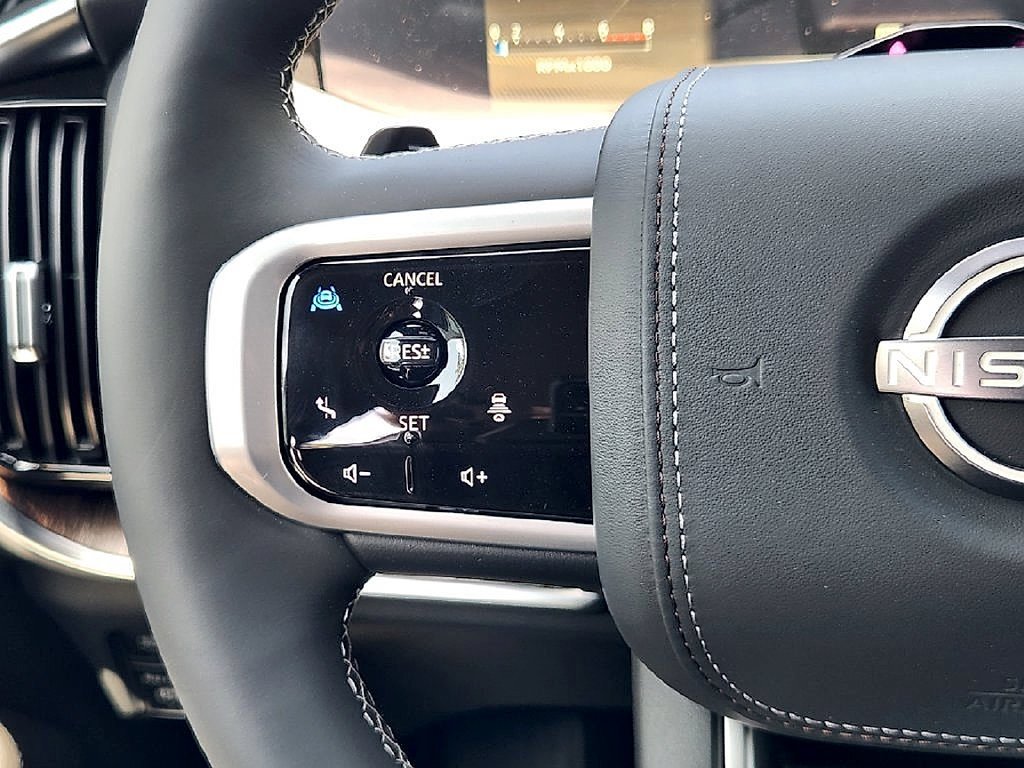 New 2026 Everest White TriCoat / Super Black Two-tone Nissan Platinum Reserve image 39